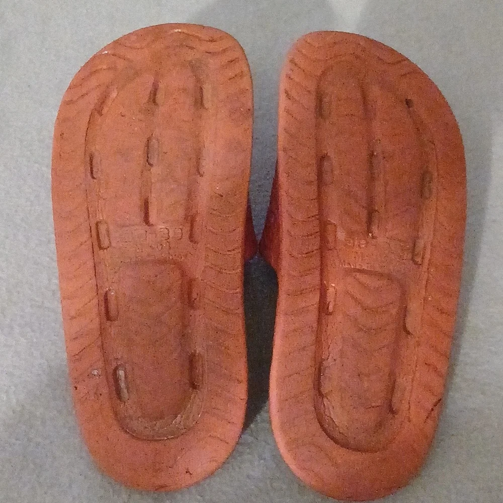 Women's Red Slides - Picture 4 of 8